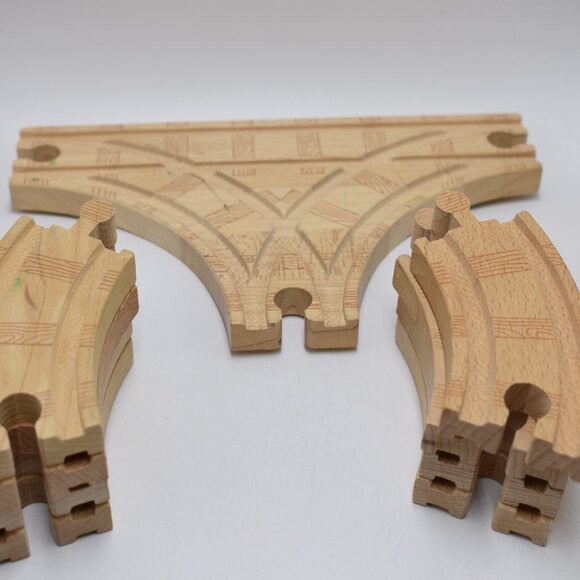 Lot of 25 Wooden Tracks Mechanical Switch Ascendent Curved Thomas & Friends Used - Picture 8 of 9